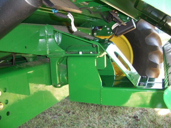 A close up of the front end of a Combine Tow Hitch for JD "S" Series 2012 tractor.